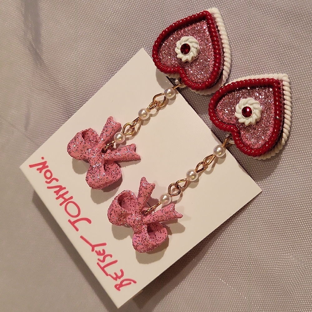 Betsey Johnson heart ❤️ torte dangle